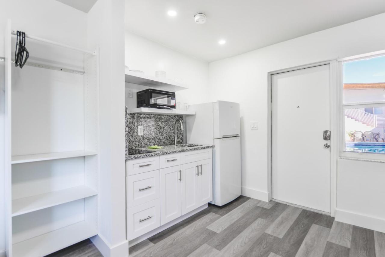 הוליווד Spacious Oceanfront Studio With Pool Access - M27 מראה חיצוני תמונה